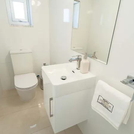 Luxurioese Mit 4 Schlafzimmern, Pool Und Whirlpool *