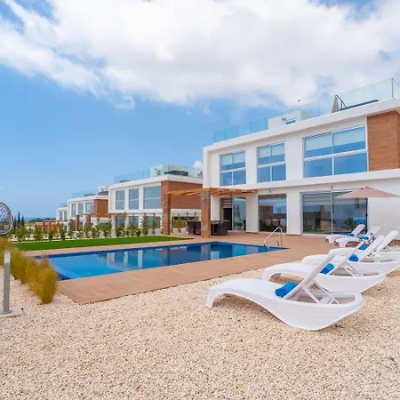 Luxurioese Mit 4 Schlafzimmern, Pool Und Whirlpool Dom wakacyjny