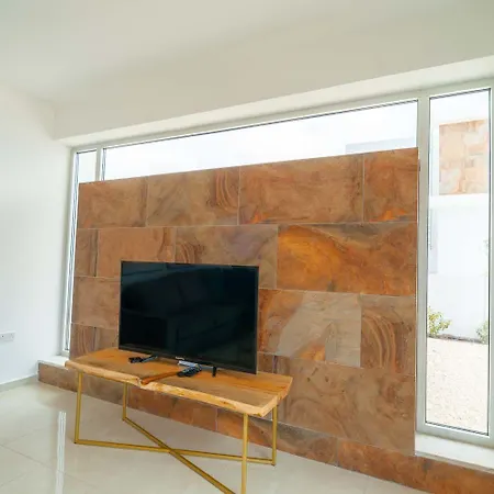 Holiday home Luxurioese Mit 4 Schlafzimmern, Pool Und Whirlpool Peyia