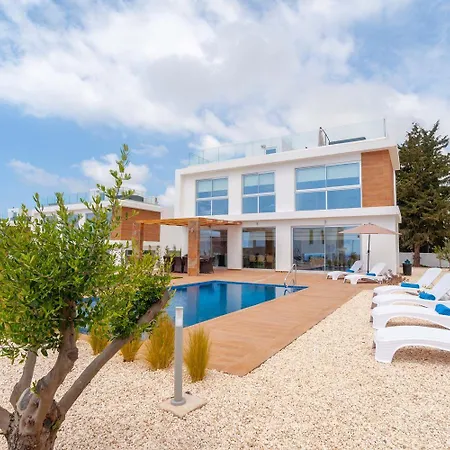 Holiday home Luxurioese Mit 4 Schlafzimmern, Pool Und Whirlpool Peyia